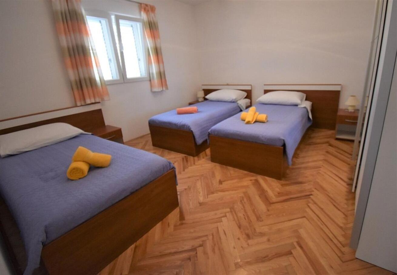 Holiday Home Branka - 80 M From Beach 维尔 外观 照片