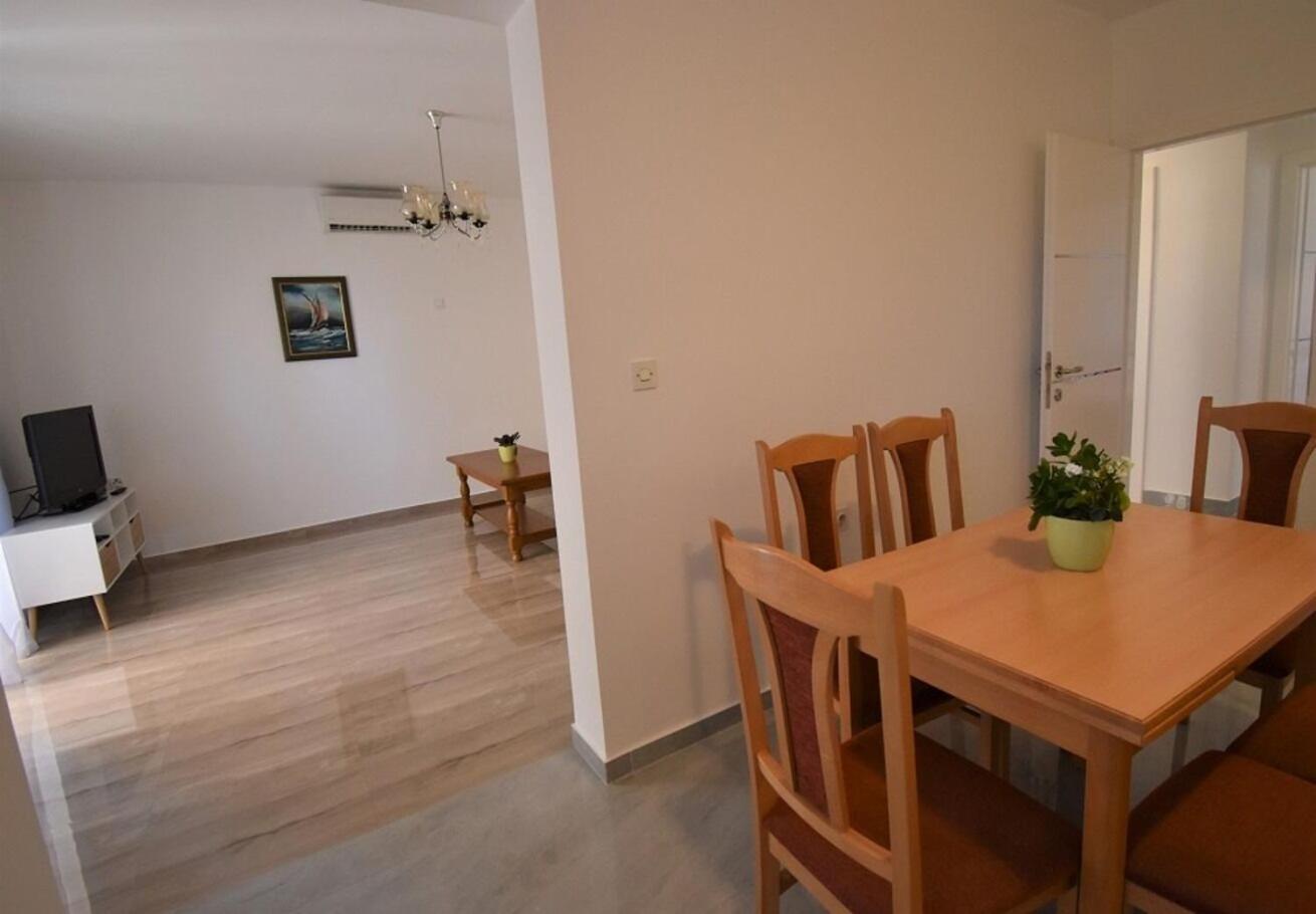 Holiday Home Branka - 80 M From Beach 维尔 外观 照片